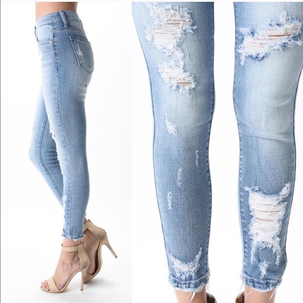 KanCan distressed jeans in size 9/28.❤️ - Picture 2 of 16